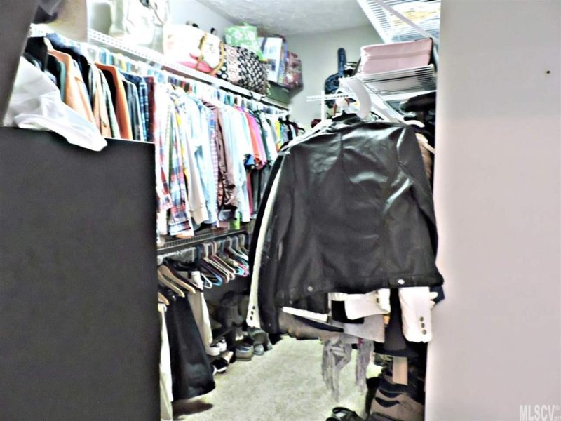 Property image 5 at 2594 Rolling Ridge Drive, Hickory, NC 28602