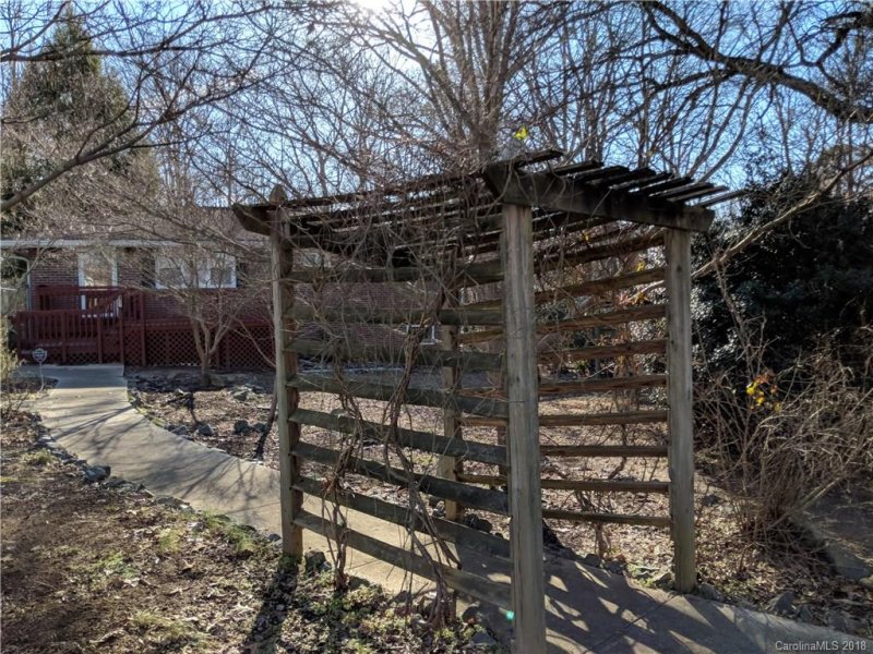 Property image 3 at 103 W 9th Avenue, Gastonia, NC 28052