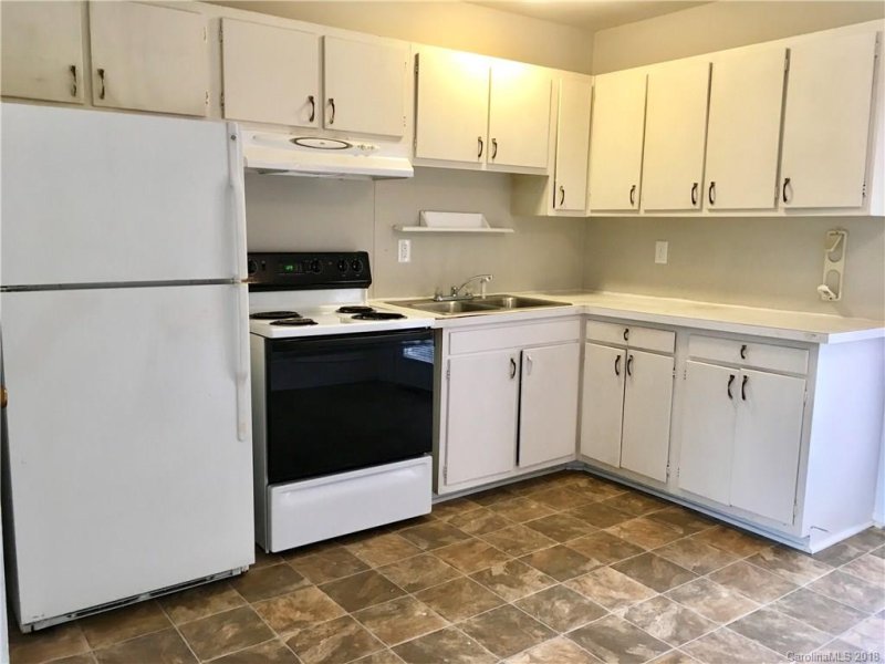 Property image 3 at 4928 Malibu Drive, Charlotte, NC 28215