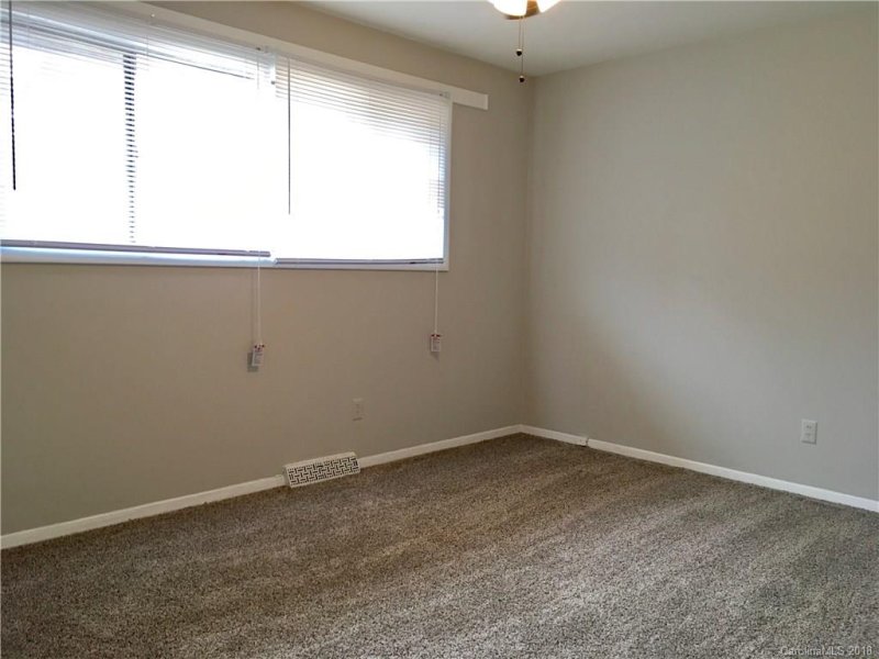 Property image 5 at 4928 Malibu Drive, Charlotte, NC 28215