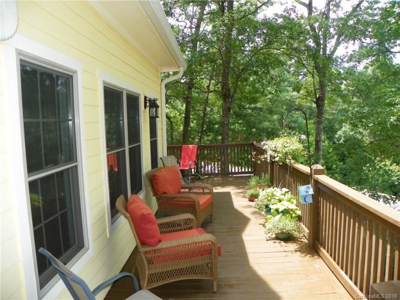 Property image 3 at 16 Nuthatch Court, Fairview, NC 28730