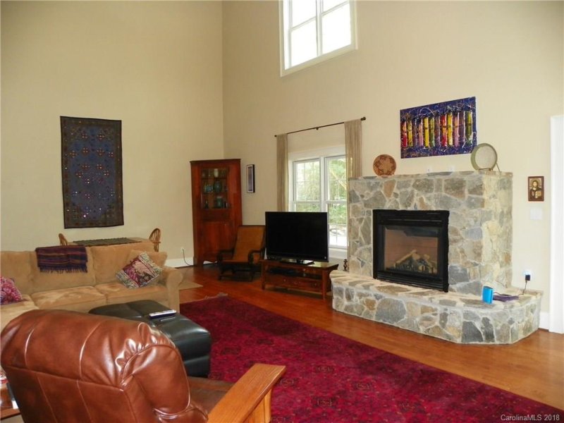 Property image 4 at 16 Nuthatch Court, Fairview, NC 28730