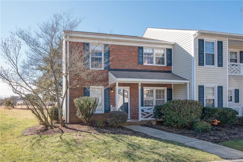 10944 Winterbourne Court