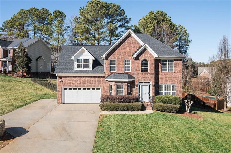 1819 Abbotsford Court