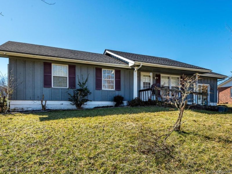 22 W Silverleaf Drive