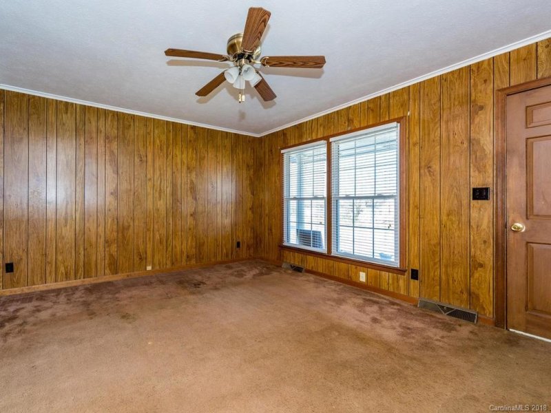 Property image 4 at 22 W Silverleaf Drive, Hendersonville, NC 28739