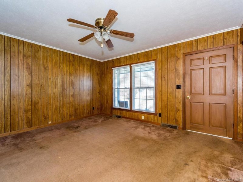 Property image 5 at 22 W Silverleaf Drive, Hendersonville, NC 28739