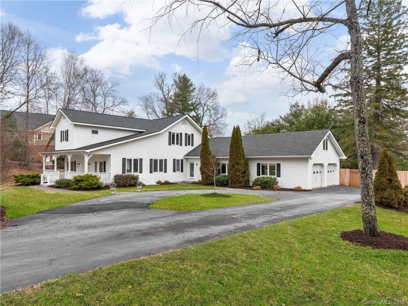 Property image 2 at 100 Perry Place, Hendersonville, NC 28739