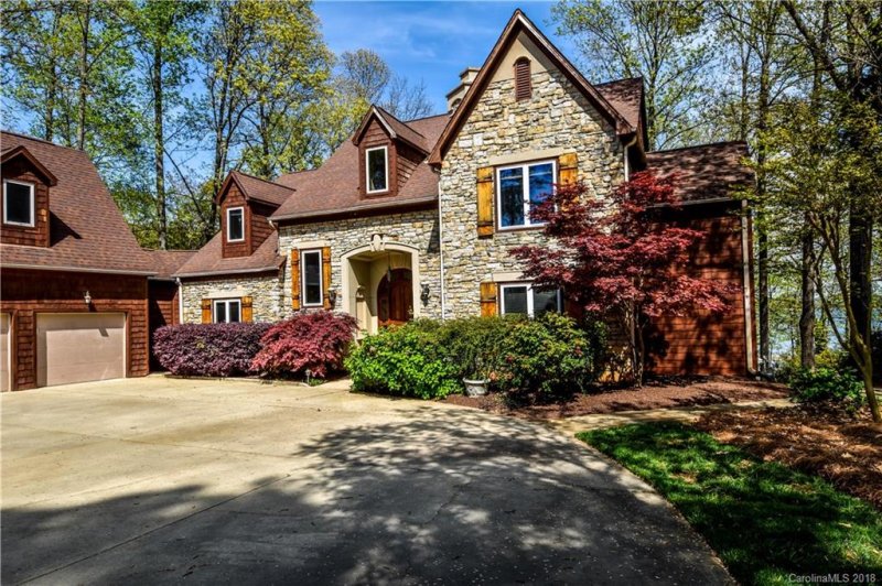 8035 Bay Pointe Drive