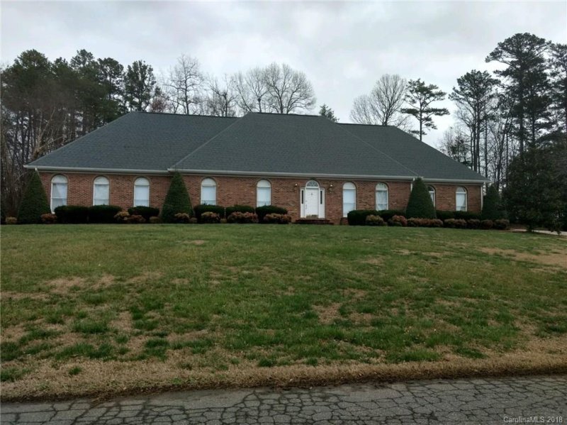 209 Briarwood Circle