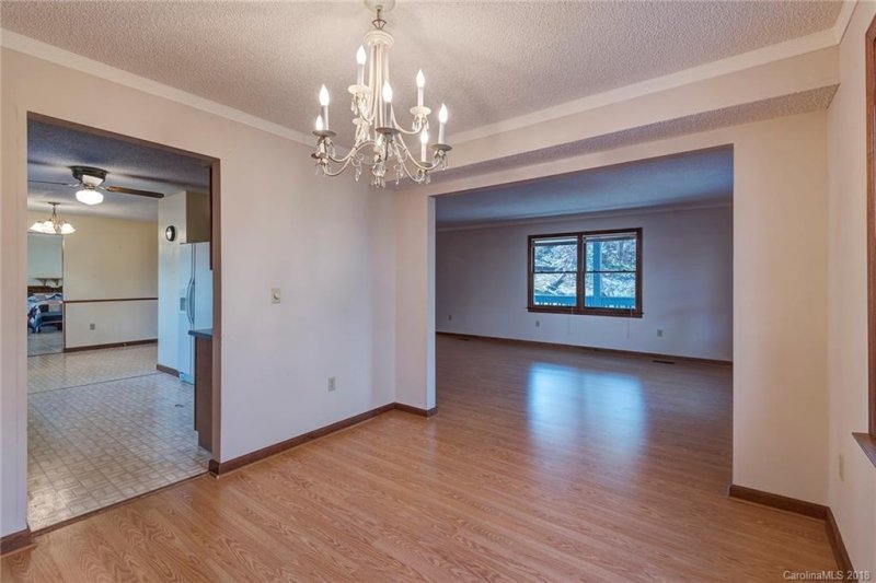 Property image 5 at 27 Coffey Circle, Asheville, NC 28806