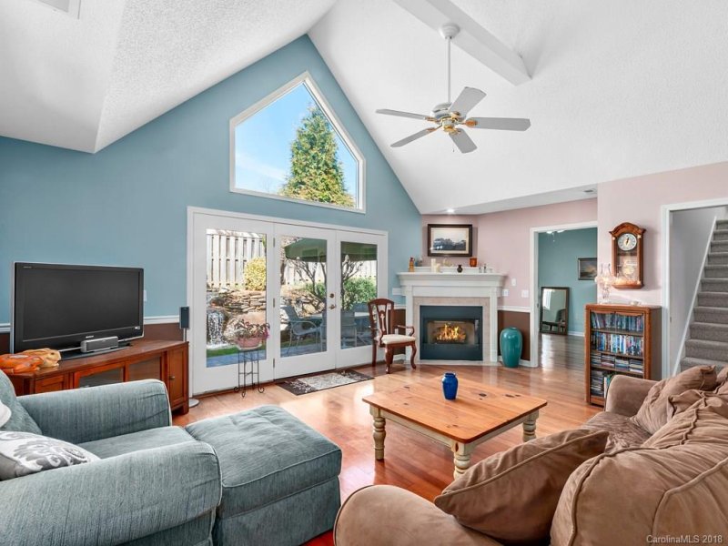 Property image 2 at 9 Honeycomb Circle, Swannanoa, NC 28778