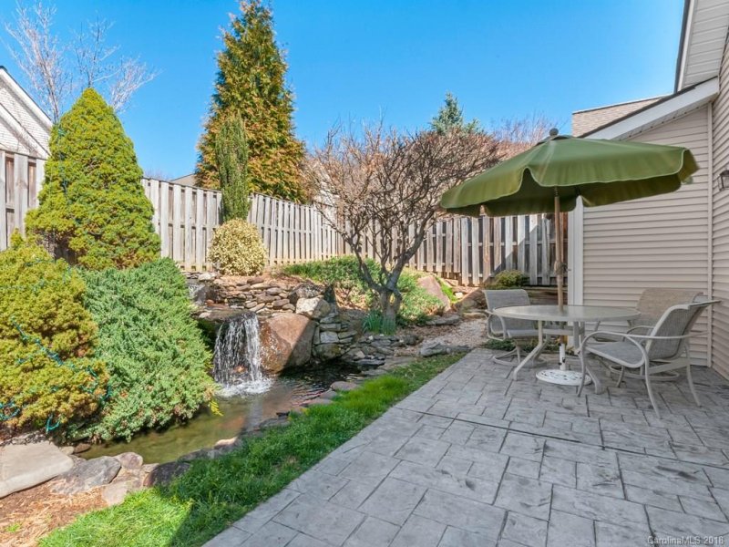 Property image 3 at 9 Honeycomb Circle, Swannanoa, NC 28778