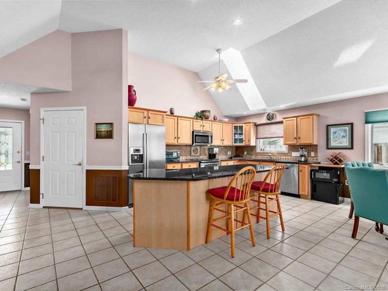 Property image 5 at 9 Honeycomb Circle, Swannanoa, NC 28778