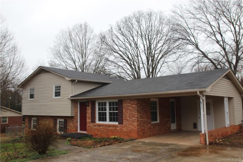 Property image 2 at 2737 33rd Avenue, Hickory, NC 28601