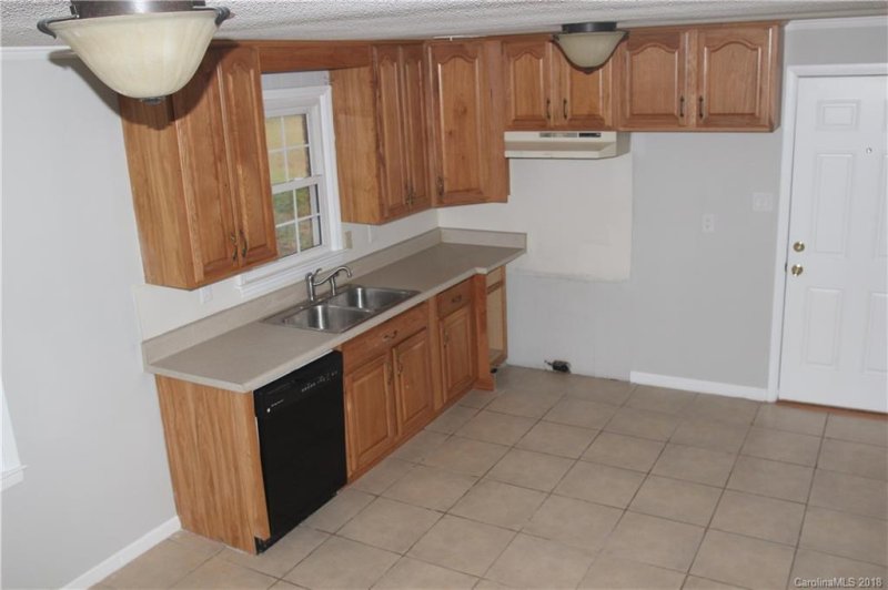 Property image 3 at 2737 33rd Avenue, Hickory, NC 28601