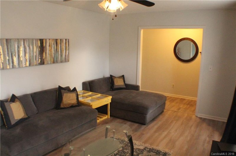 Property image 3 at 10401 Queensmead Circle, Charlotte, NC 28273