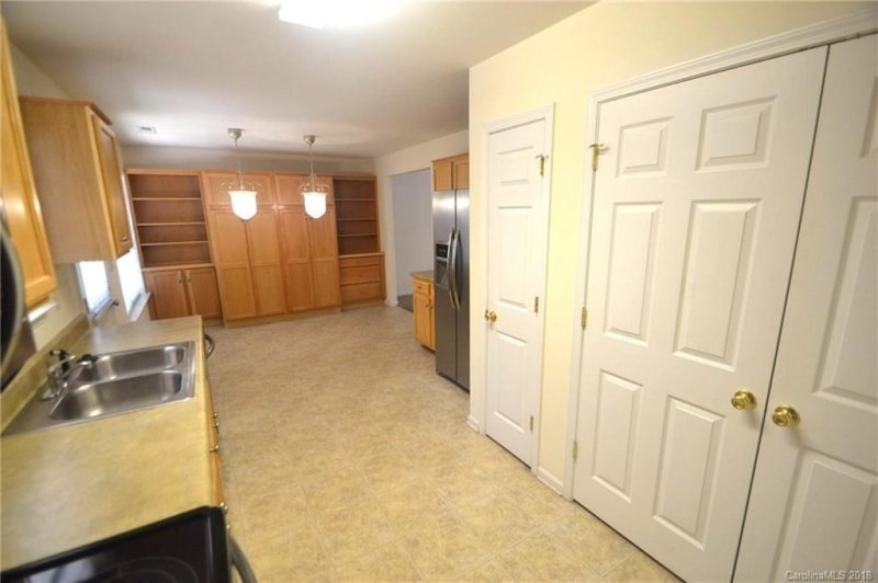 Property image 2 at 404 Morningside Road, Charlotte, NC 28214