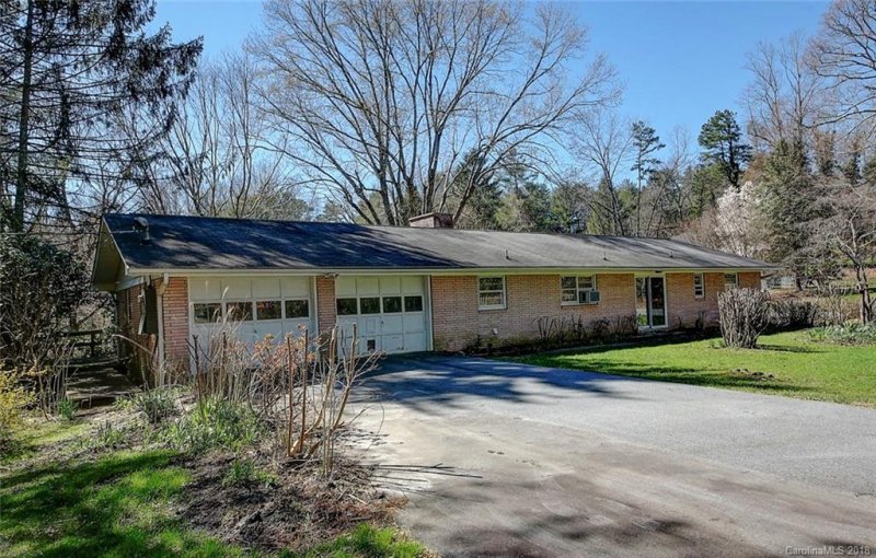 Property image 2 at 406 Wakefield Drive, Hendersonville, NC 28792