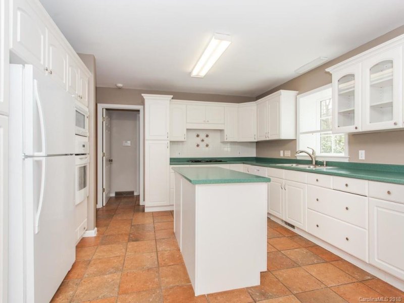 Property image 3 at 3 Weston Heights Drive, Asheville, NC 28803