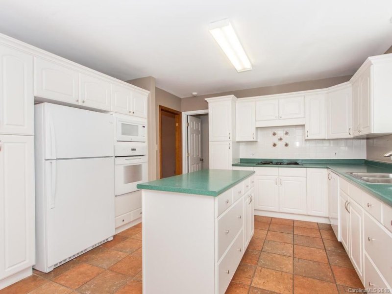 Property image 4 at 3 Weston Heights Drive, Asheville, NC 28803