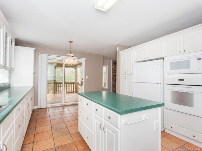 Property image 5 at 3 Weston Heights Drive, Asheville, NC 28803