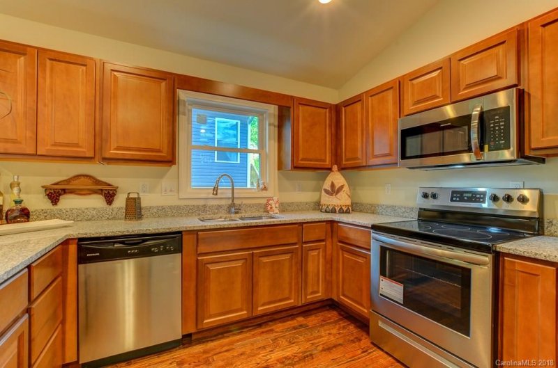 Property image 2 at 21 Chapel Park Place, Asheville, NC 28803