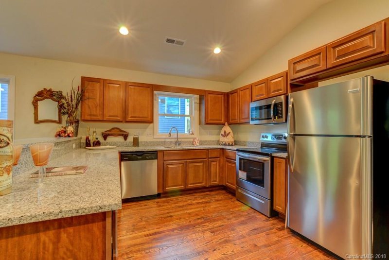 Property image 3 at 21 Chapel Park Place, Asheville, NC 28803