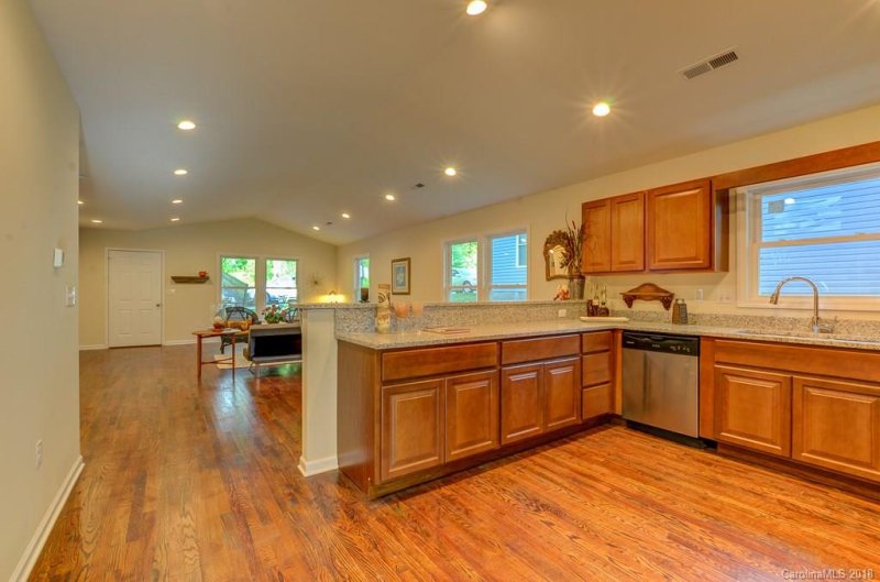 Property image 4 at 21 Chapel Park Place, Asheville, NC 28803