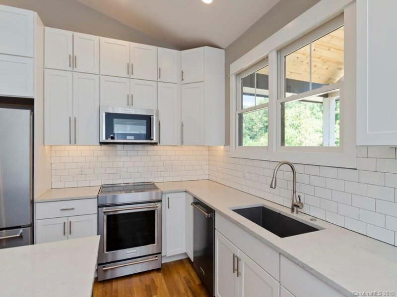 Property image 3 at 301 Ava Lane, Asheville, NC 28804