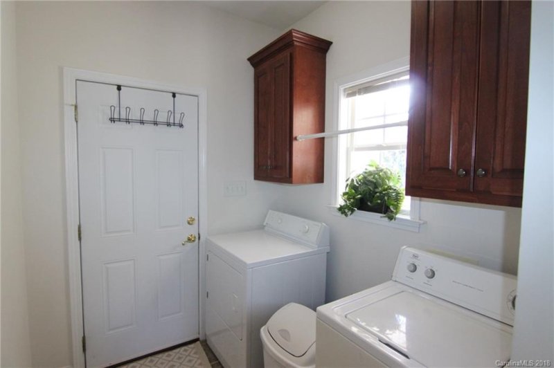 Property image 4 at 2016 Alton Court, Lowell, NC 28098