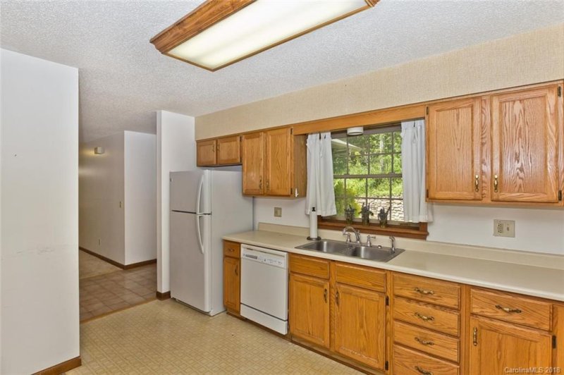 Property image 3 at 216 W Sondley Drive, Asheville, NC 28805