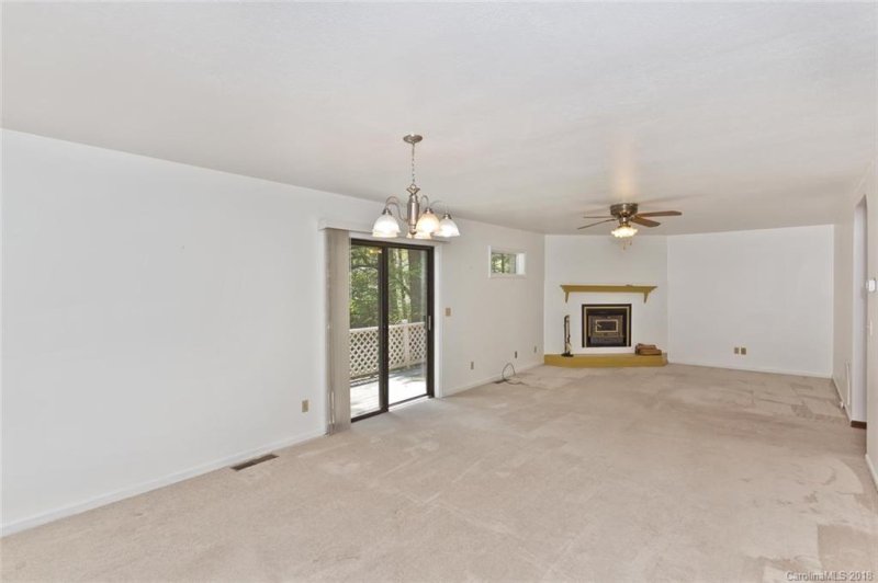 Property image 4 at 216 W Sondley Drive, Asheville, NC 28805