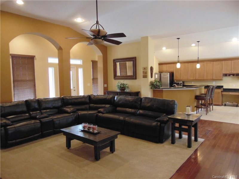 Property image 2 at 4301 Middle Stream Road, Charlotte, NC 28213