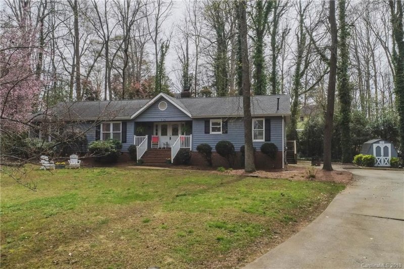 726 Knollwood Court