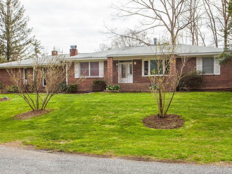 Property image 2 at 319 Melissa Way, Hendersonville, NC 28791