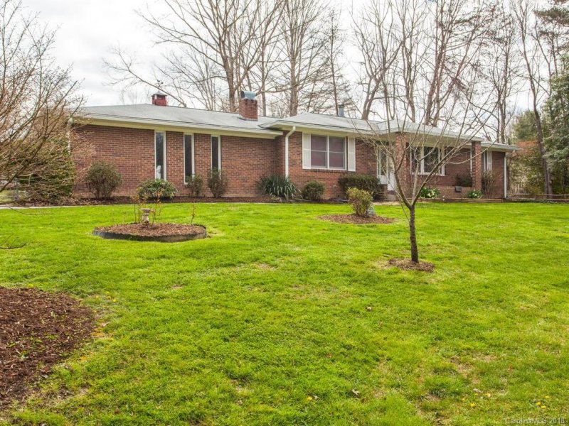 Property image 4 at 319 Melissa Way, Hendersonville, NC 28791