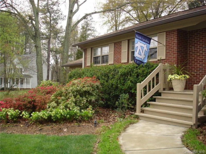 Property image 2 at 814 Twin Oaks Road, Davidson, NC 28036