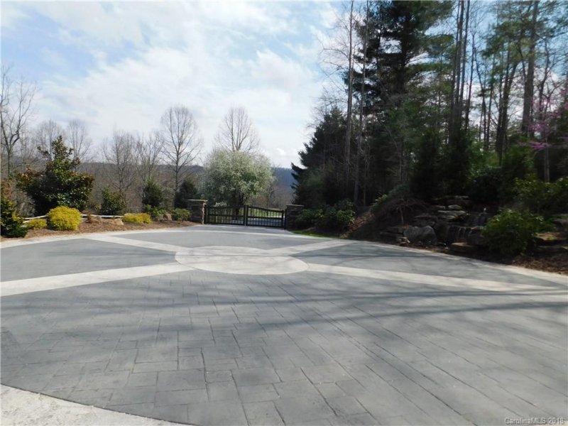 Property image 2 at 152 Spruce Hill Drive, Hendersonville, NC 28792