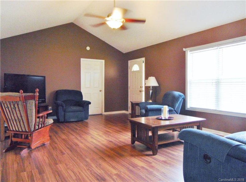 Property image 3 at 1232 Courtney Cove Court, Gastonia, NC 28052