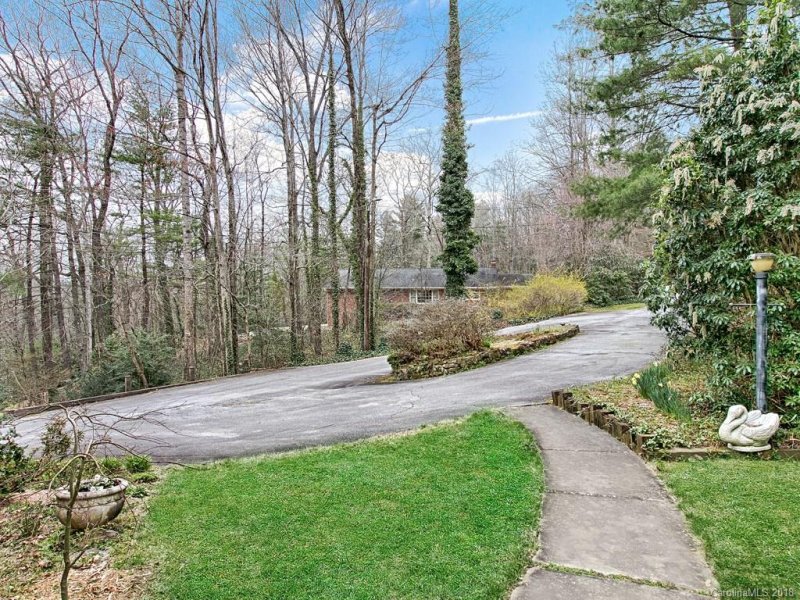 Property image 3 at 7 Chippewa Lane, Hendersonville, NC 28791