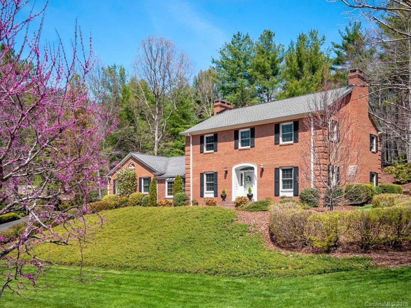 425 Sondley Woods Place