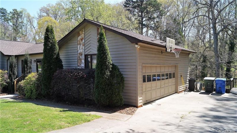 Property image 2 at 842 Hunter Drive, Mooresville, NC 28115