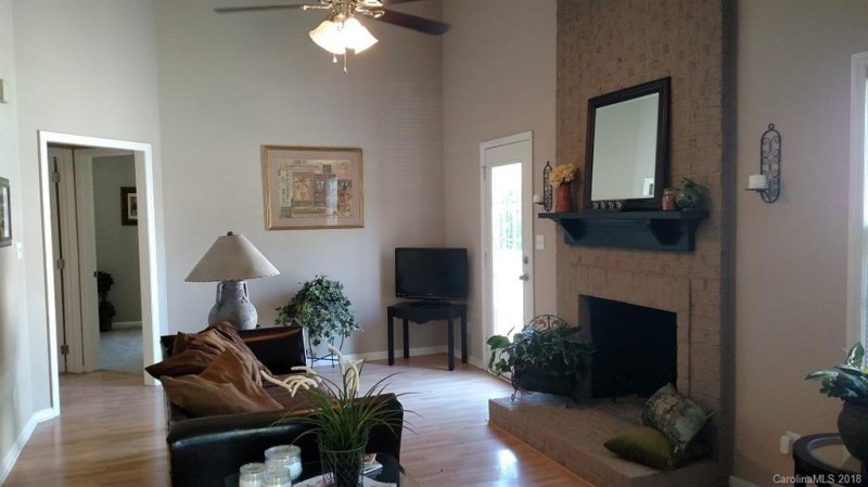 Property image 2 at 4013 Inglehurst Drive, Charlotte, NC 28273