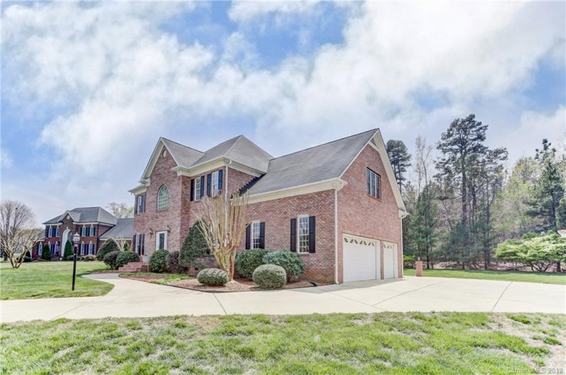 Property image 2 at 1075 Heather Glen Drive, Matthews, NC 28104