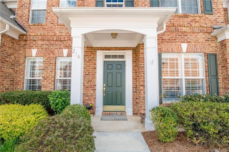 Property image 2 at 214 Robinlynn Road, Matthews, NC 28105