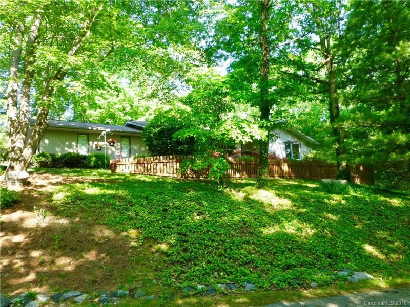 Property image 2 at 400 Rockmoor Way, Hendersonville, NC 28791