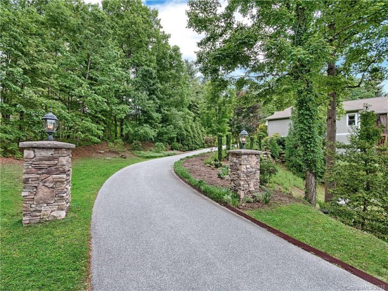Property image 3 at 44 South Ridge Drive, Hendersonville, NC 28739