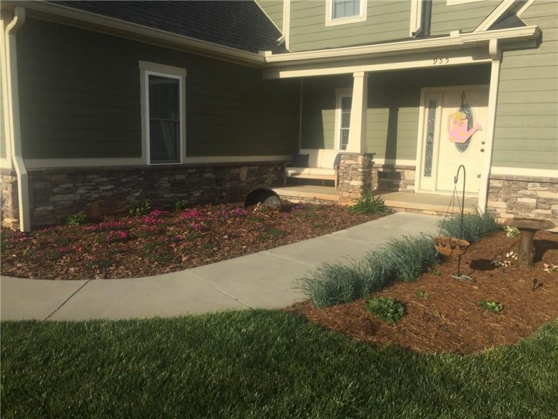 Property image 2 at 955 Oak Ridge Farms Circle, Newton, NC 28658