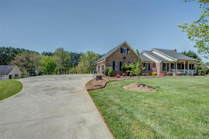 Property image 2 at 606 Sandycrest Drive, Cherryville, NC 28021